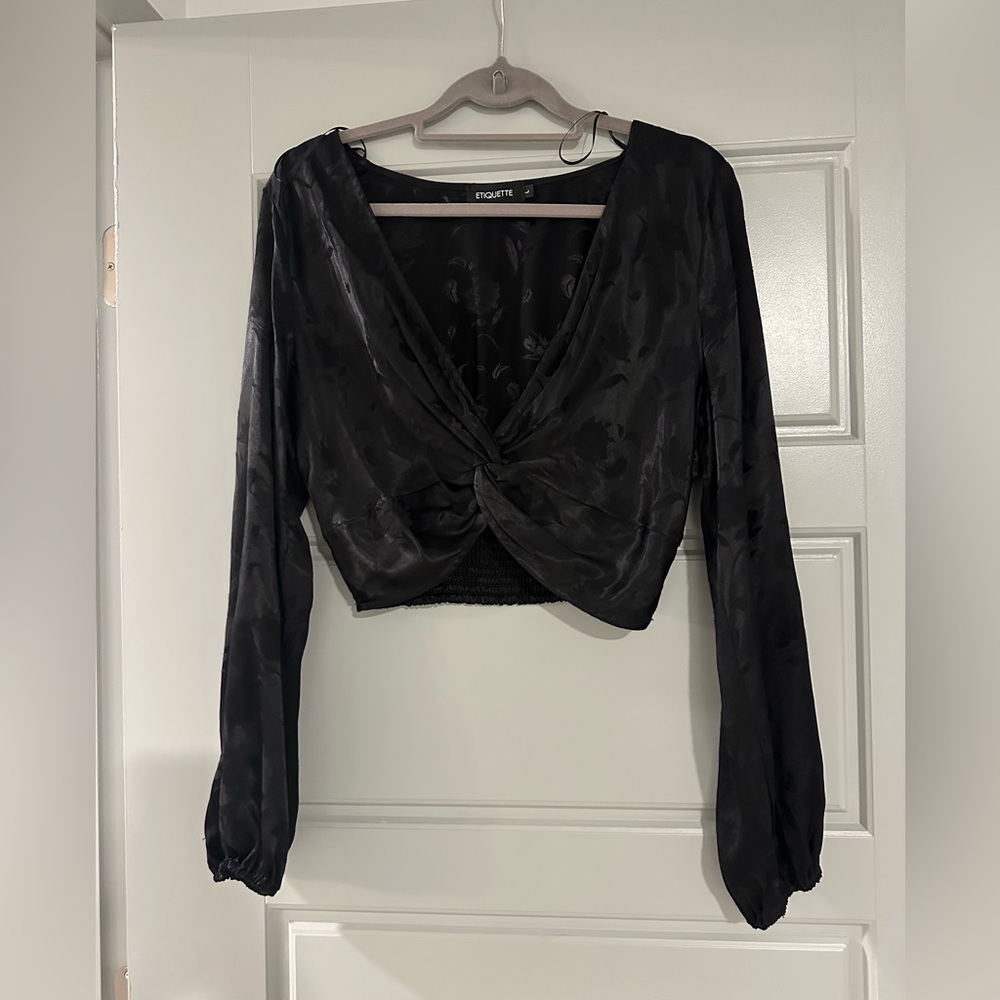 Twist front long sleeve floral crop top